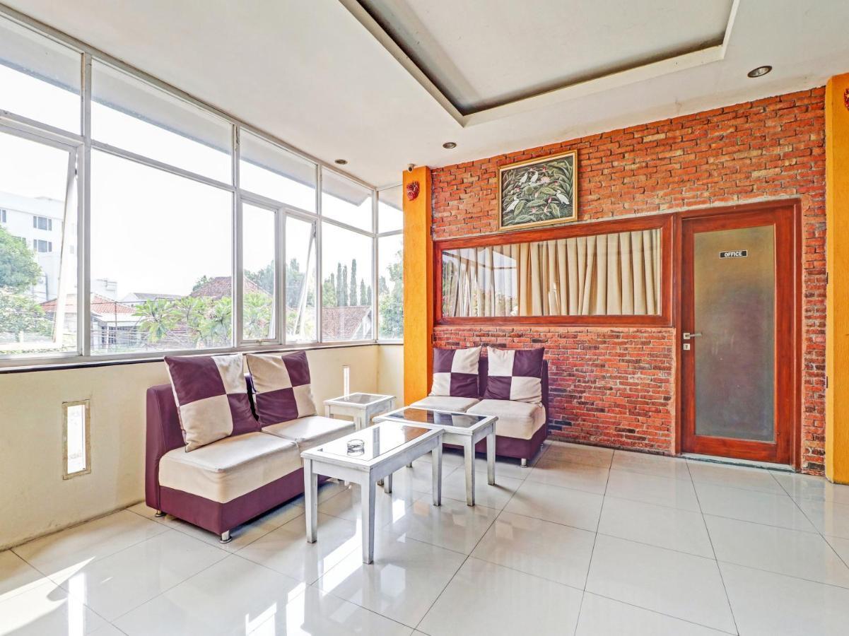 Oyo 90408 Hotel Horton Cirebon Eksteriør bilde