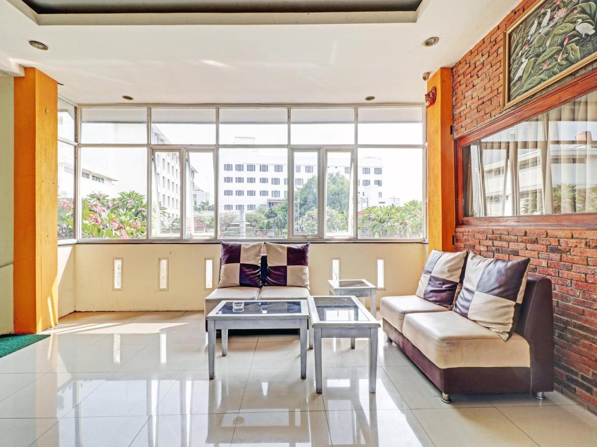 Oyo 90408 Hotel Horton Cirebon Eksteriør bilde